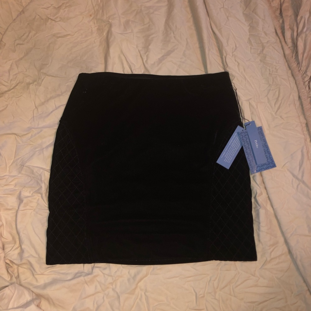 SimplyVera Vera Wang black short skirt NWT
